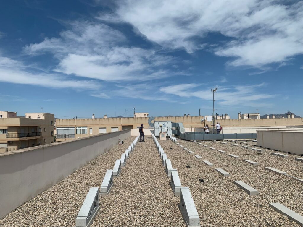 detalle de soporte de hormigón 15º para instalación fotovoltaica