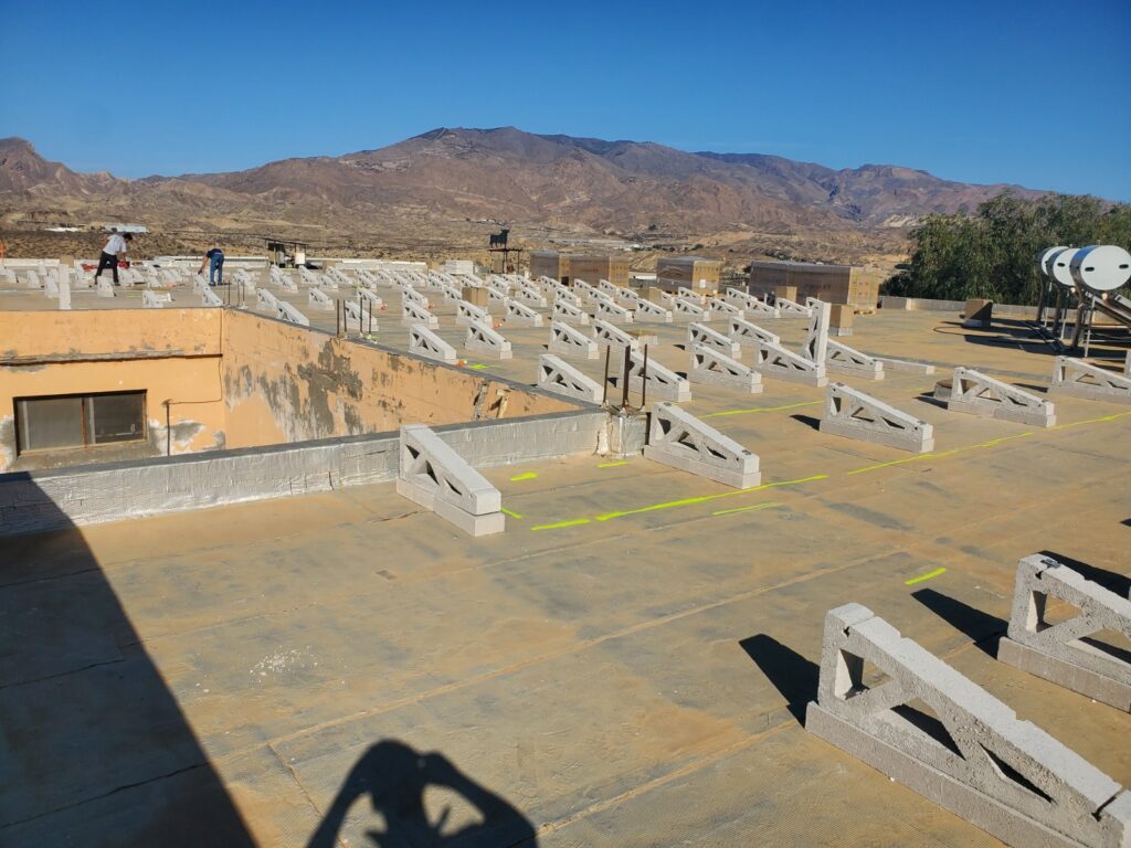 estructura de hormigón para paneles solares en cubierta plana Málaga